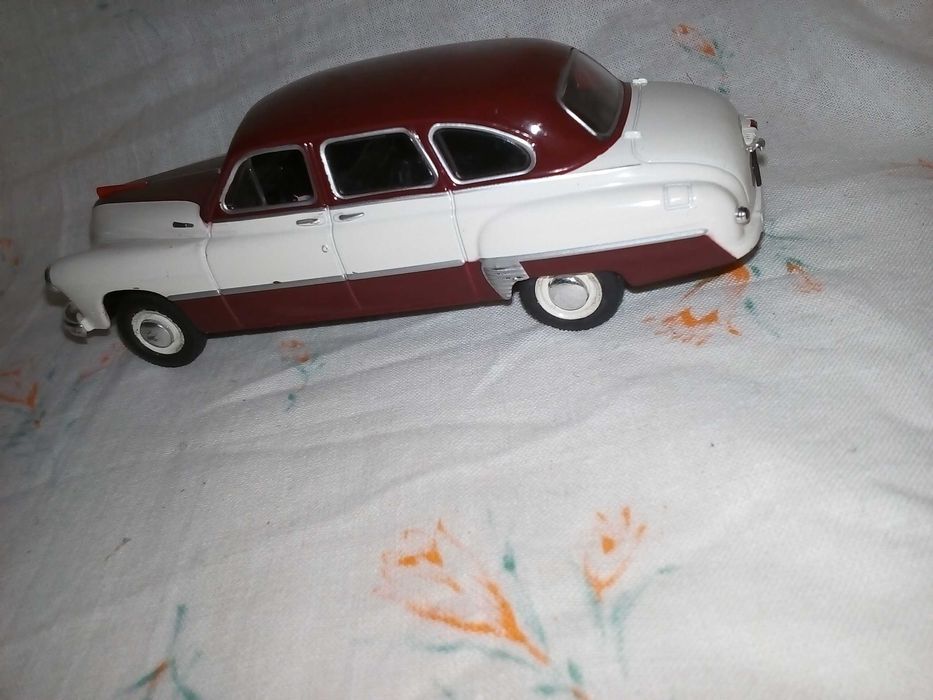 DeAgostini 1:43 Масштабная модель автомобиля ГАЗ-12 «ЗиМ» (1950)