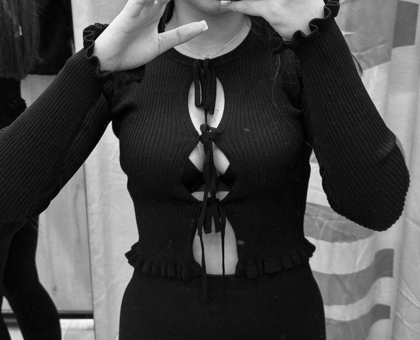 Чорна кофточка Bershka