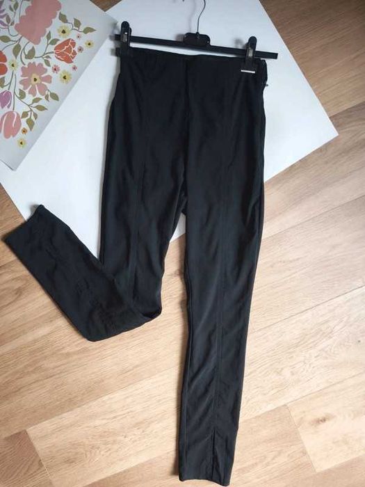 Czarne spodnie legginsy z rozporkami Basic H&M