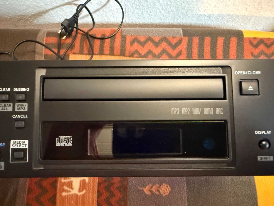 Sprzedam profesjonalny odtwarzacz Tascam CD-200SB