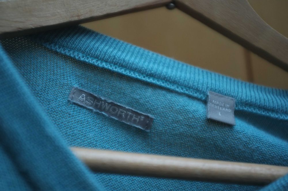 niebieski błękitny sweter Ashworth wełna merino 100% Scotland wełniany