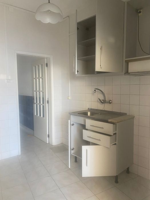Apartamento T2 na Marinha Grande com bons acessos,