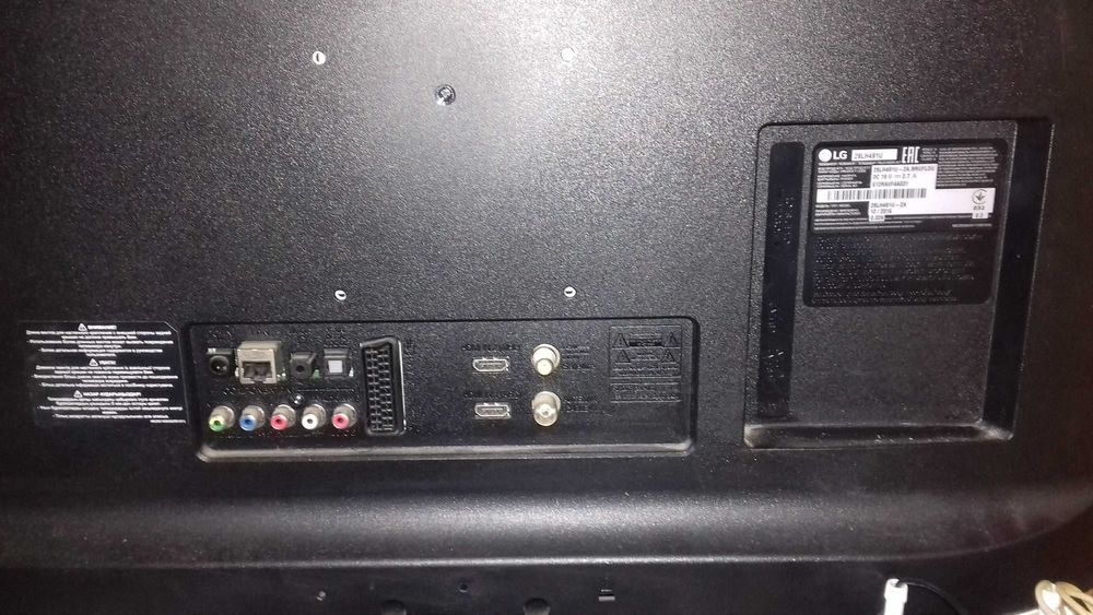 Телевизор рабочий, но с разбитым экраном