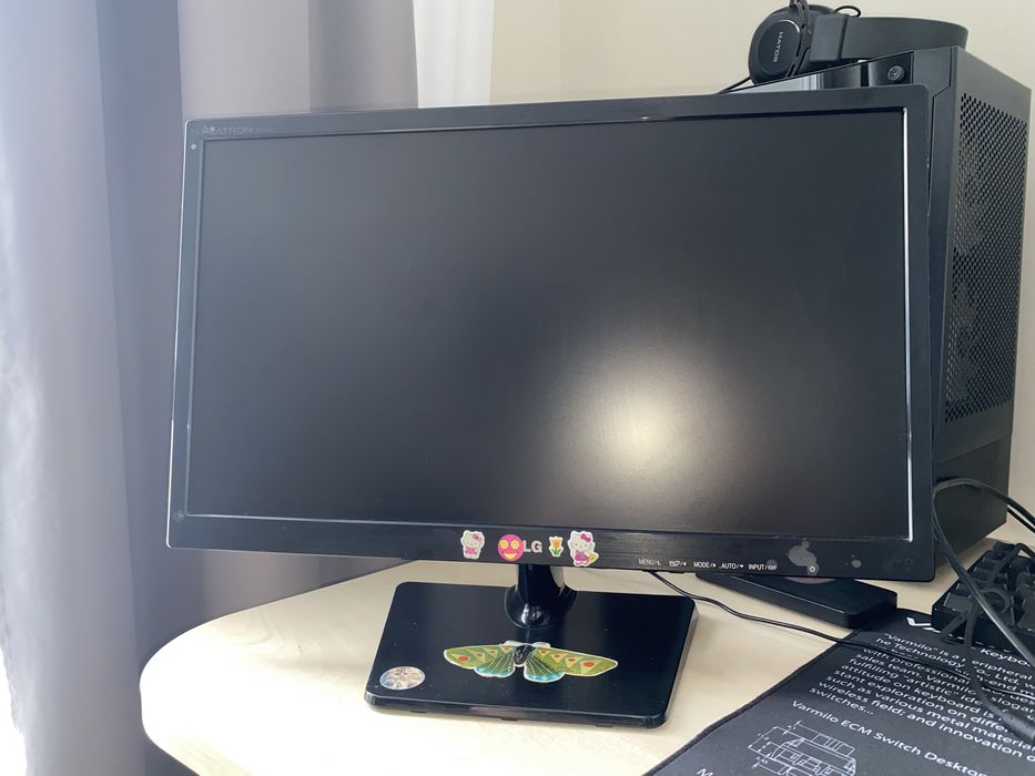 Монітор LG Flatron E2242T-BN 21.5" FullHD TN+film