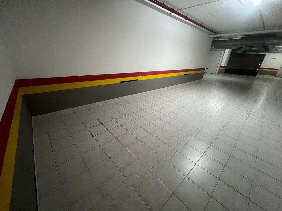 Alugo parqueamento 2 carros, Infantado na Zona Nova