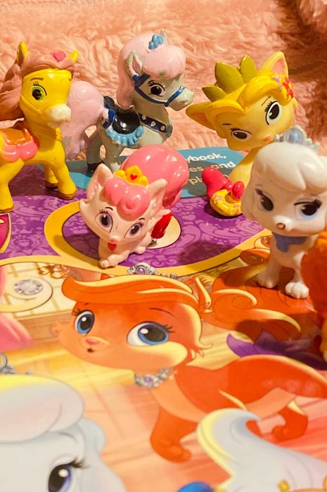 Disney Palace Pets 12 figurek Pałacowe zwierzątka + książka + plakat