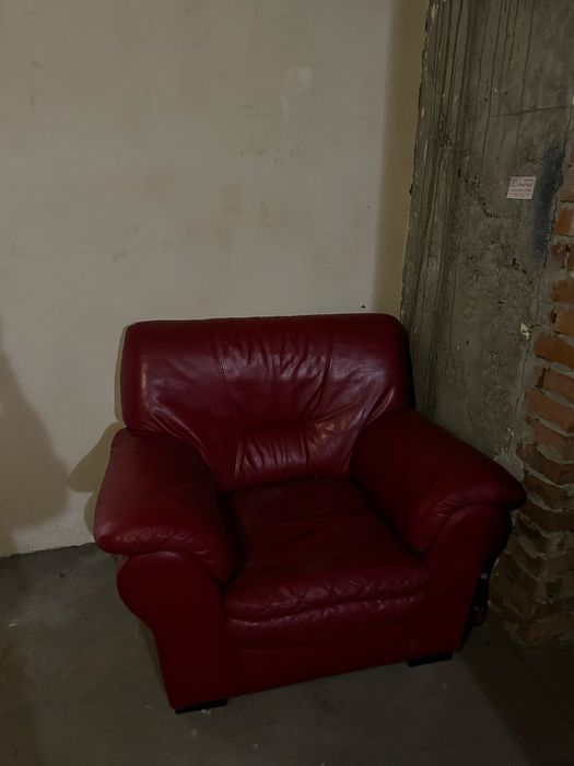 Czerwona skórzana kanapa plus fotel
