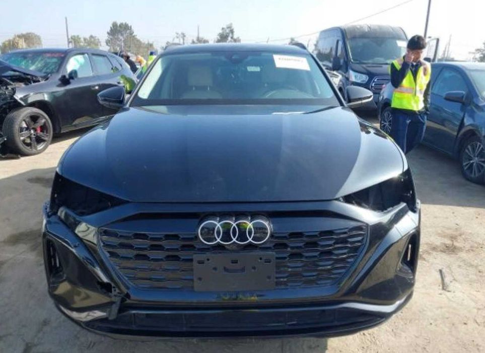 Бампер Audi Q8 E-TRON деталь запчастини ауді ку8 е трон запчасти