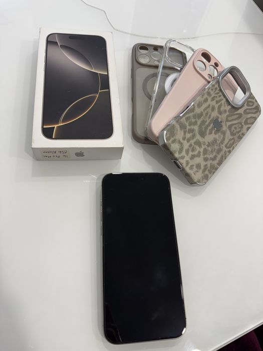 Продам iPhone 16 Pro Max 256 GB Natural Titanium
