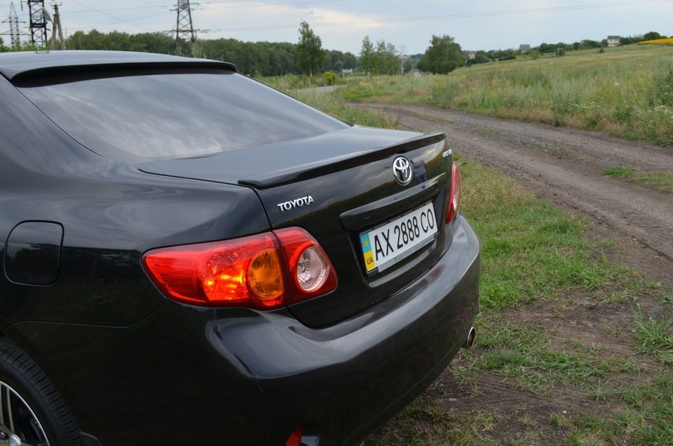 Лип спойлер сабля  Toyota Corolla 2007-2012 козырек на стекло Корола