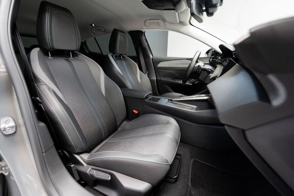 Peugeot E-408 58 kWh Allure foto 4