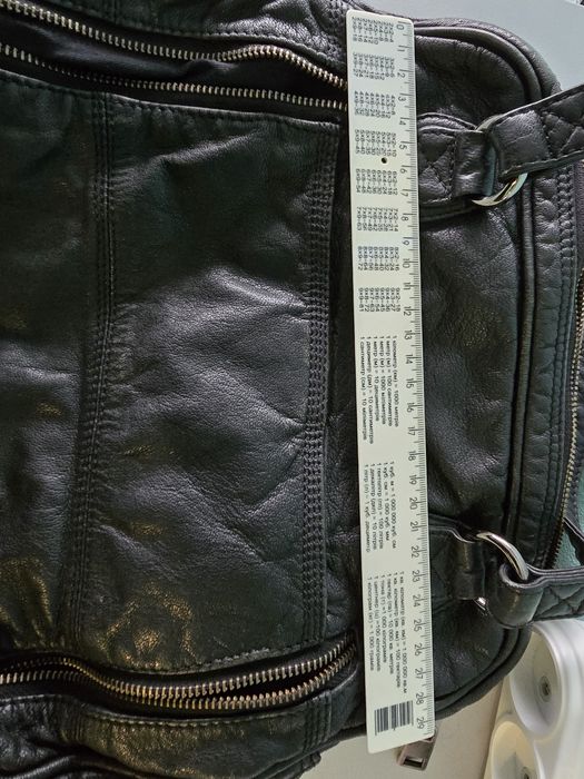 Шкіряна сумка чорна .