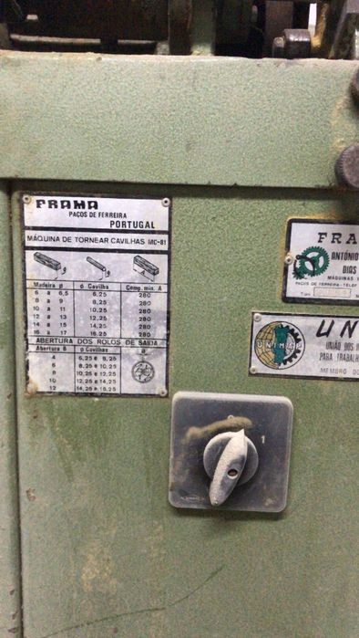 Máquina de fazer cavilhas de madeira