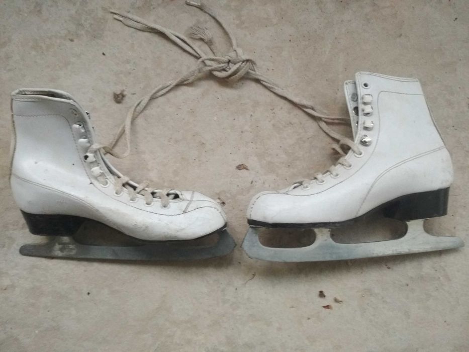Коньки белые новые