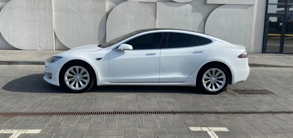 TESLA MODEL S 2018 VIN 5YJSA1E25JF286436 фото оголошення 4 з 13