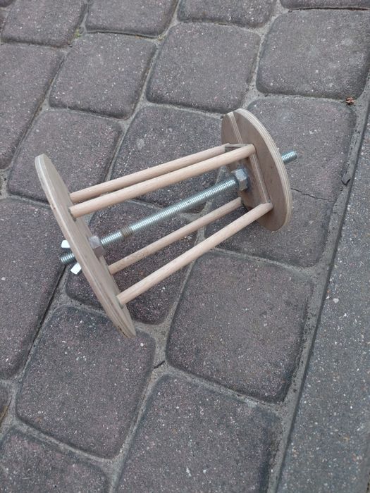 Przyrząd na wiertarkę  do zwijania drutu , sznurka