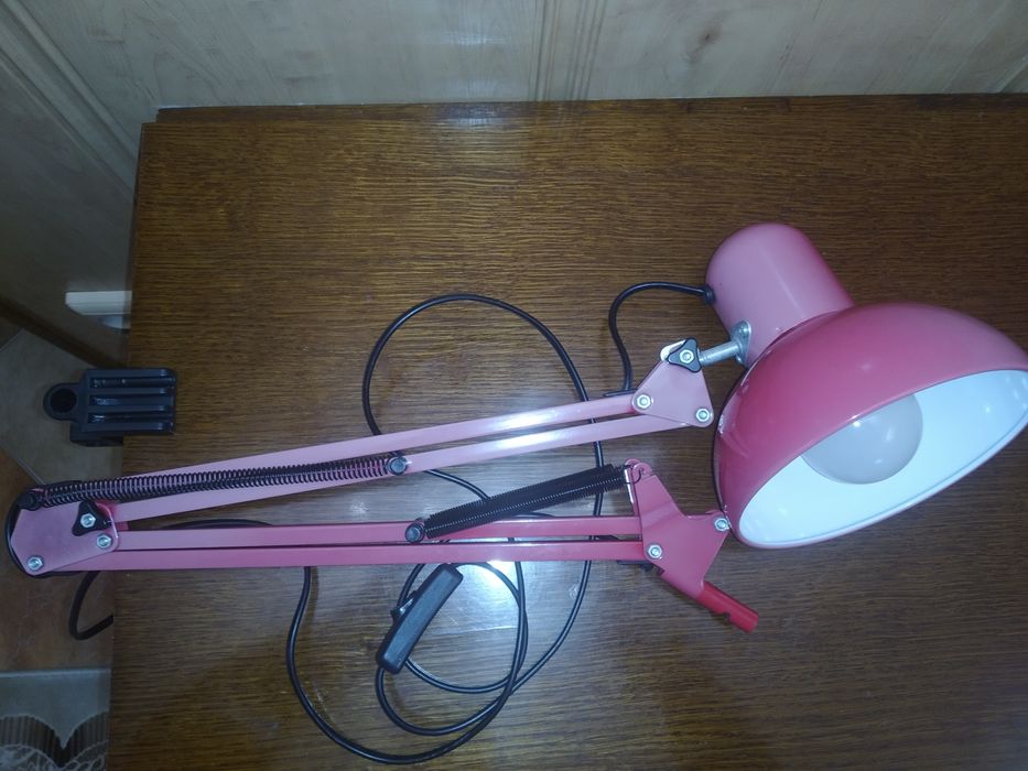 Лампа настільна.