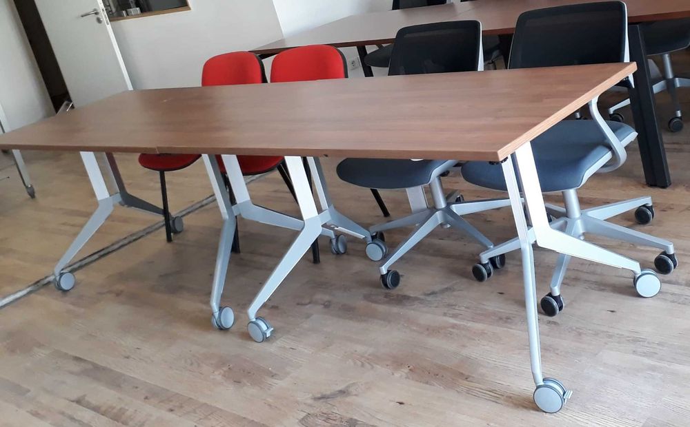 Mobiliário e Equipamento de Escritório – iMac, Cadeiras, Mesas