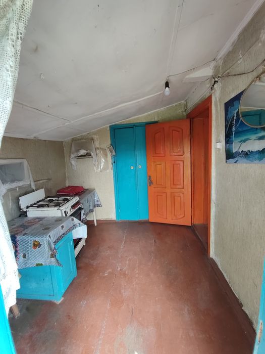 Продам пів будинку та 10 соток землі в Лазарівці