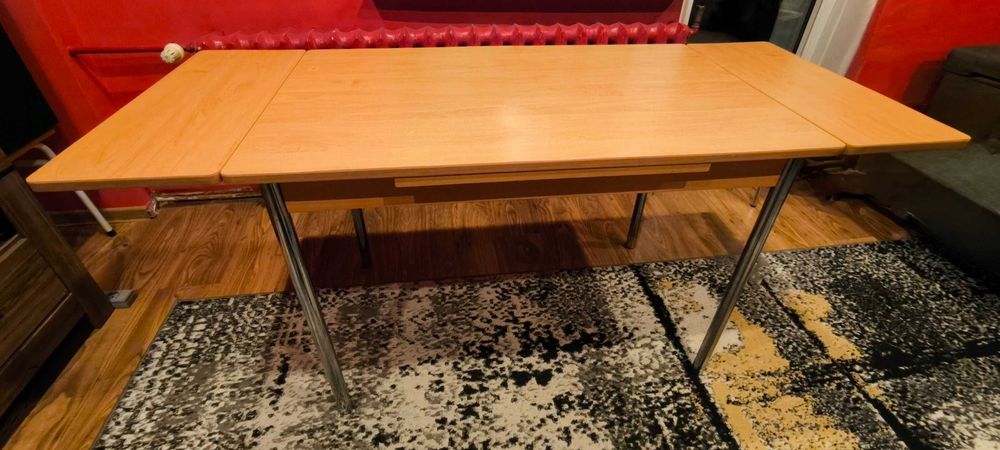 Stół rozkładany do salonu lub pokoju tanio