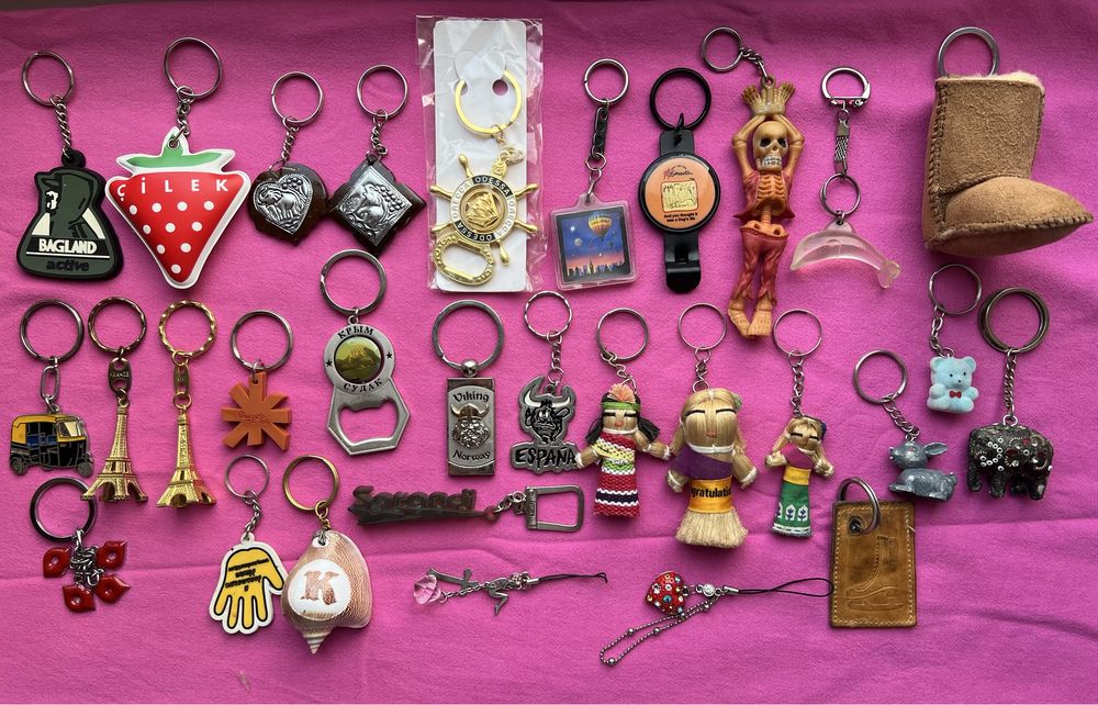 брелоки из разных уголков мира слоны Эйфелева башня и другие)