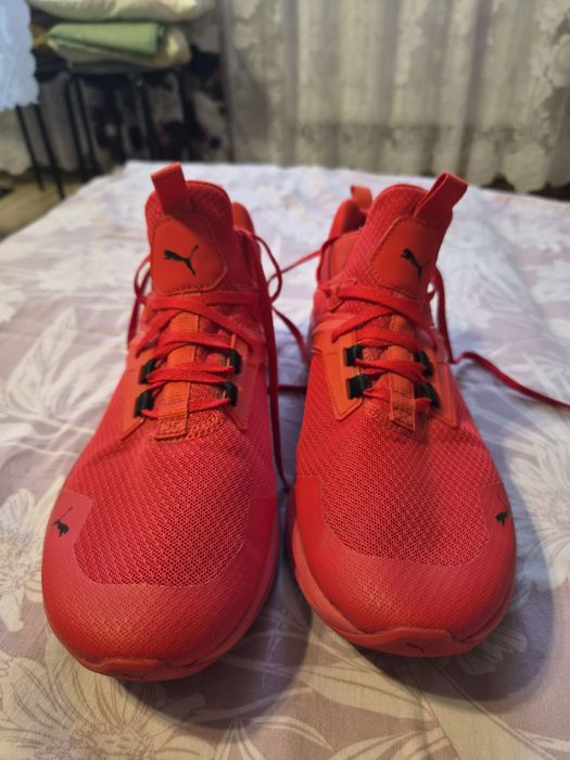 Czerwone buty puma