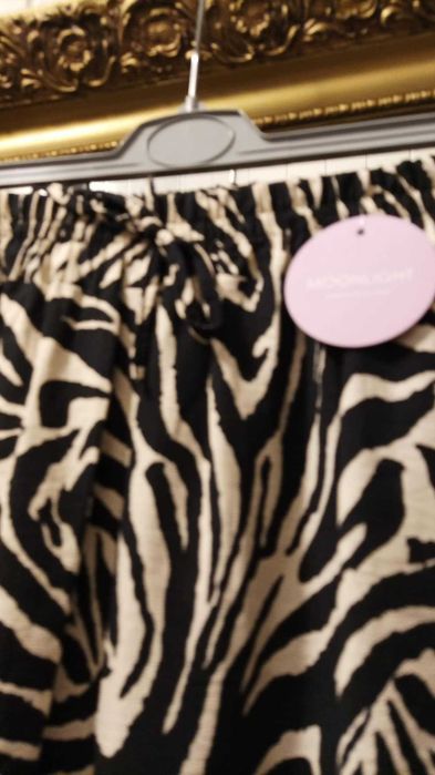 Nowe spodnie damskie z szeroka nogawka , zebra.
