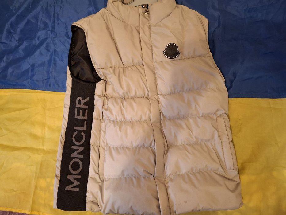 Жилетка Moncler б/у