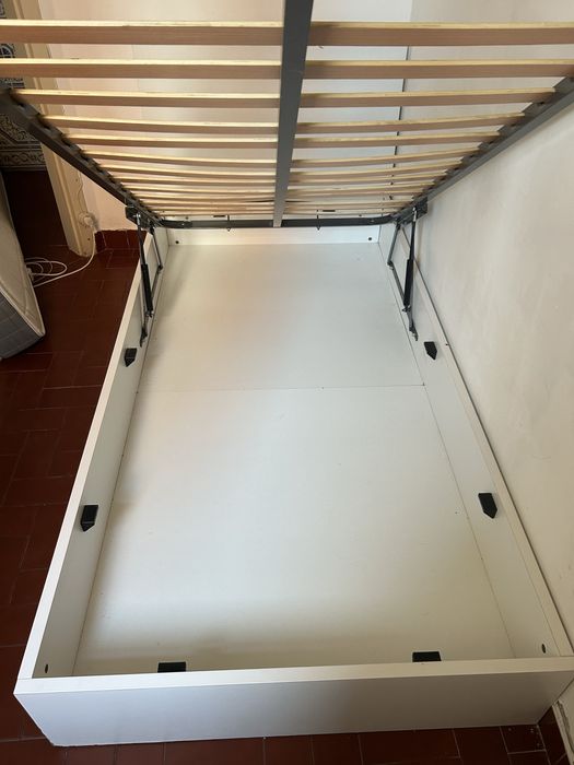 Cama e colchão solteiro