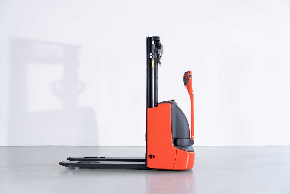 Stacker Elétrico Linde L10 1.000 kg | Usado