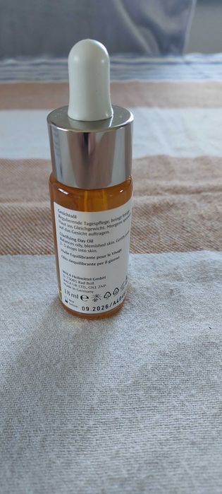 Olejek do twarzy Dr. Hauschka Clarifying Day Oil 18 ml