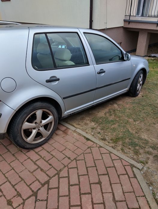 Volkswagen Golf 4  1.6 benzyna