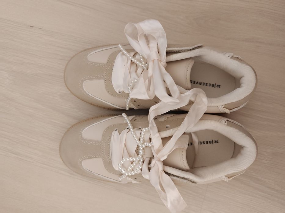 Adidasy Reserved r32