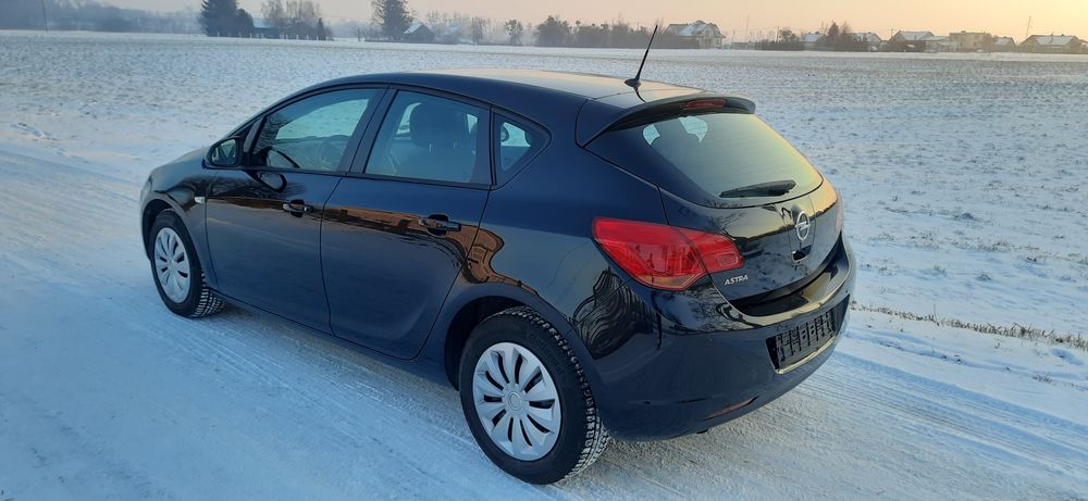 Opel Astra J 1.6b Sprowadzona Opłacona