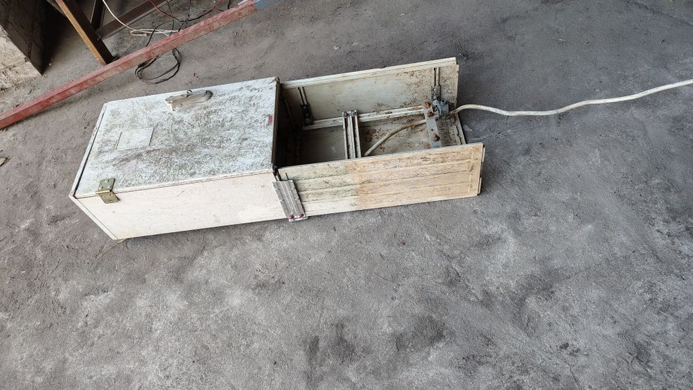 Skrzynka elektryczna budowlana