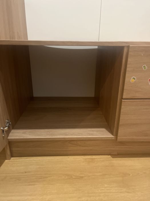 Roupeiro castanho Ikea VILHATTEN