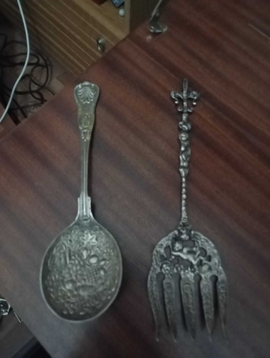 Colher e garfo com trabalhado antigos