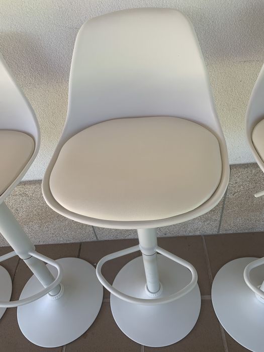 Bancos ajustaveis de cozinha brancos