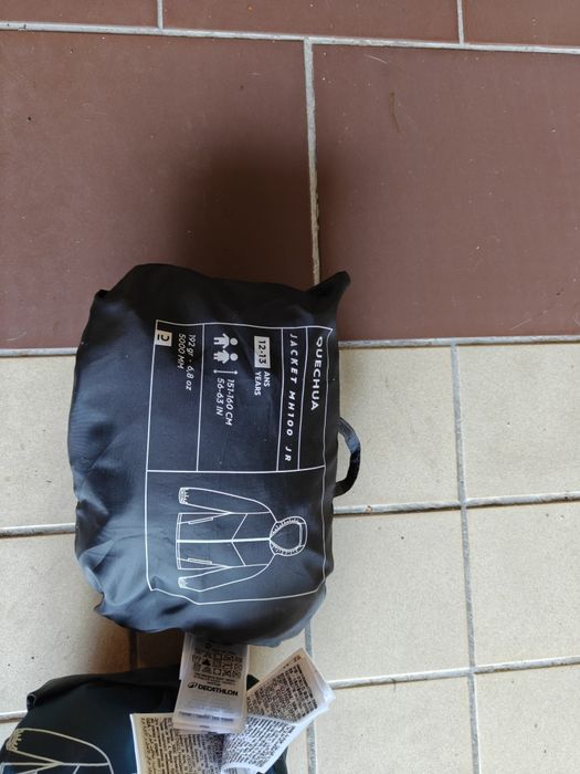 Kurtki dzieciece przeciwdeszczowe decathlon 151-160 cm