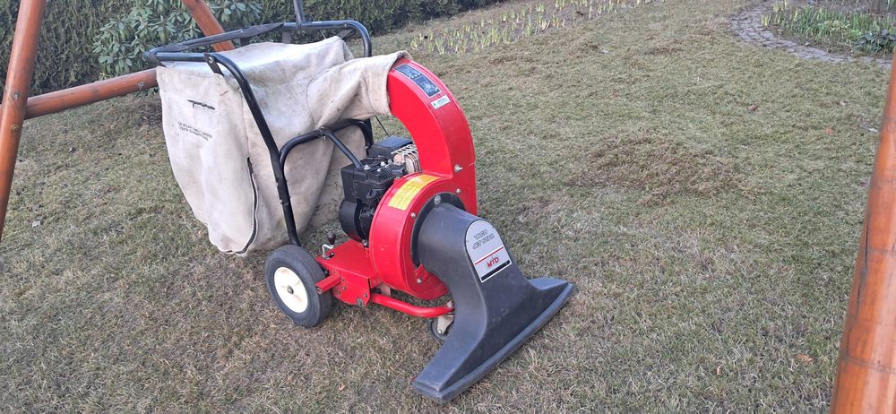 Odkurzacz spalinowy MTD z napędem do lisci, trawy itp.