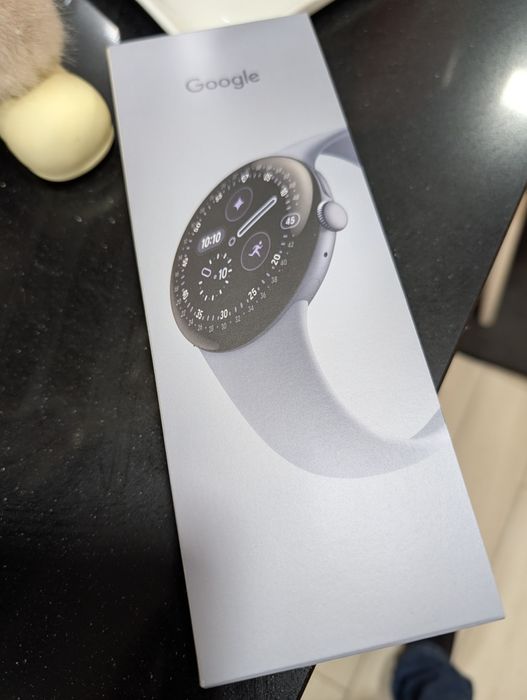 Google Pixel Watch 4 + carregador (ainda em caixa fechada)
