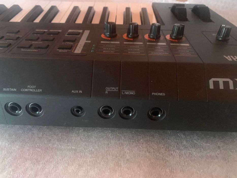 Yamaha MX49 V2 Black Sintetizador muito bom estado