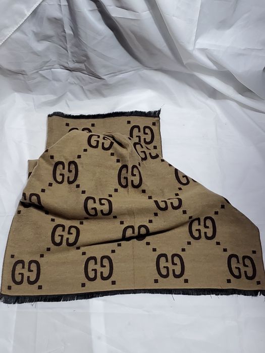 Щарф        Gucci