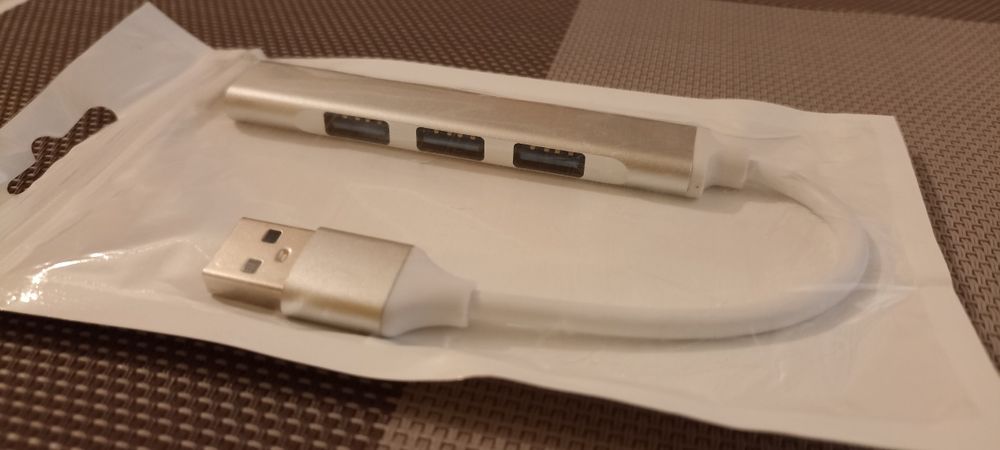 USB 3.0 Extension Hub with 4 Ports64751560519938121