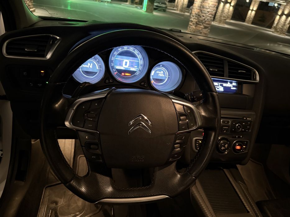 Citroen C4 / 2012 / дизель 1.6