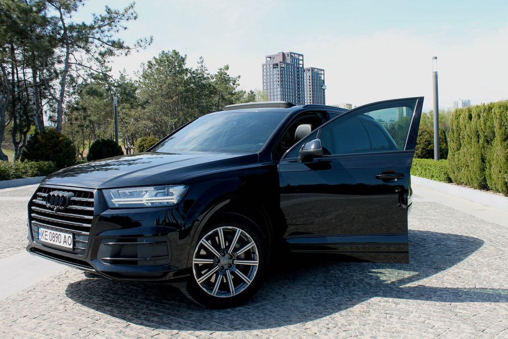 Продам автомобіль Audi Q7 2019 року