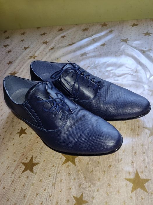 Buty garniturowe rozmiar 39 z naturalnej skóry w kolorze granatowym
