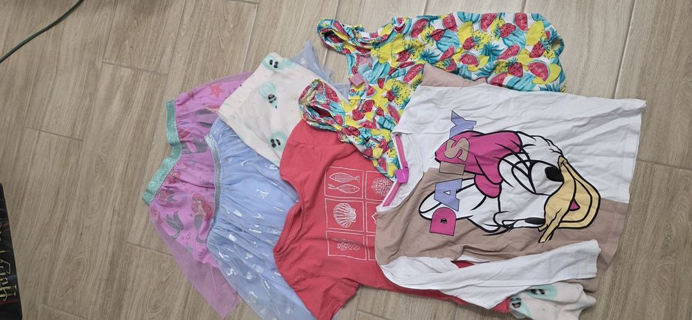 Zestaw ubrań dla dziewczynki 134 cm