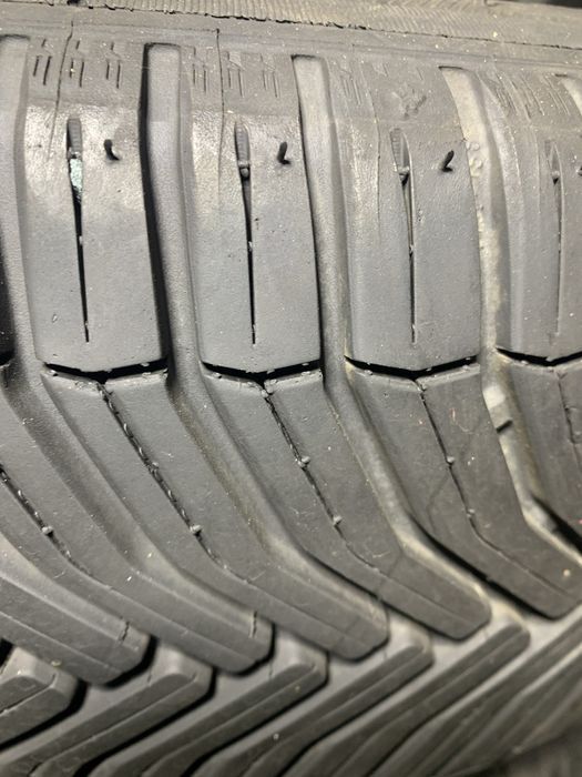 Шини б/у  всесезоні 205/60 16 Michelin Cross Climate