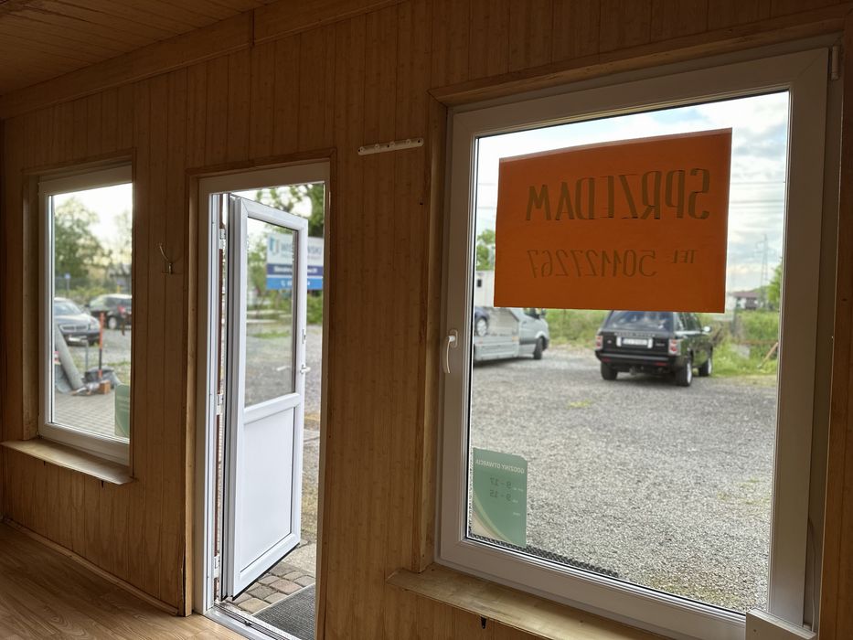 Domek  drewniany, dach z blachy cynkowanej
